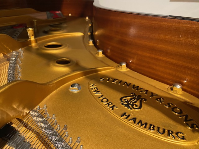 Klangsteg und Gusplatte Steinway A